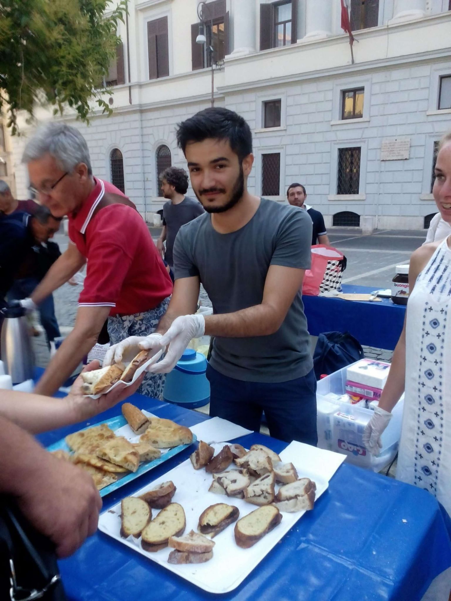 student volunteering as they study abroad in Rome