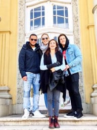 John cabot university students, students at the Trevi Fountain, Trevi fountin, study abroad students in Rome, choosing a University, deciding to study abroad