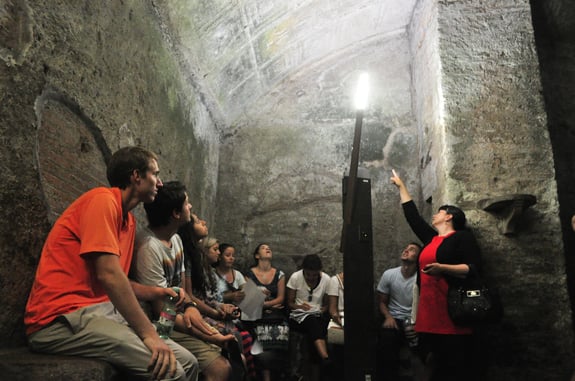 John Cabot University students at the Colosseum, 4 Ways to Know You're Suited to Classical Studies in Rome, jcu classical studies, classical studies in Rome, choosing a major, study abroad in rome, jcu on-site classes