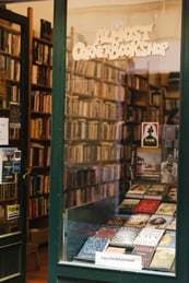 almost corner bookshop, shopping in Rome, Feltrinelli, borri books, anglo American book co,  open door bookshop, English bookstores in Rome, study abroad in Italy