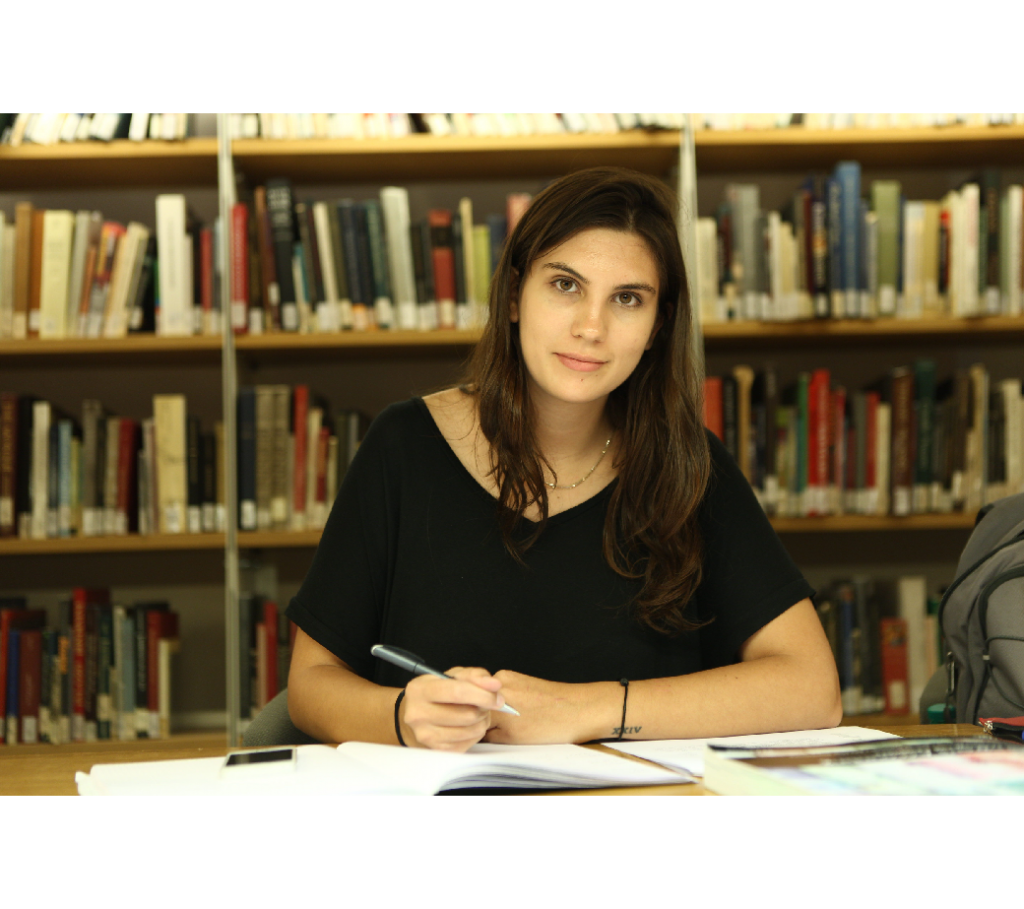 Isabella Capolei, laurea all'estero, laurea americana all'estero, jcu student spotlight, study abroad rome, jcu biblioteca