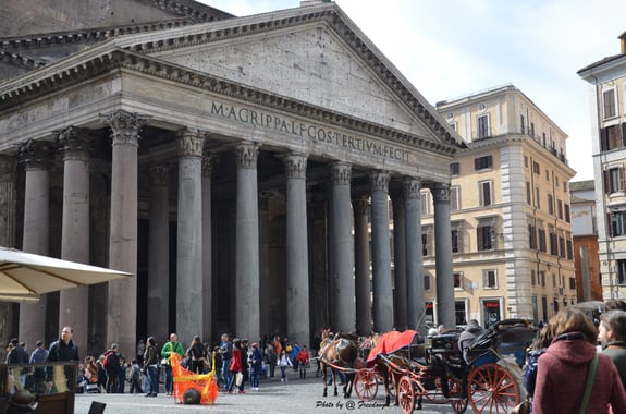 pantheon,John Cabot University students at the Colosseum, 4 Ways to Know You're Suited to Classical Studies in Rome, jcu classical studies, classical studies in Rome, choosing a major, study abroad in rome, jcu on-site classes