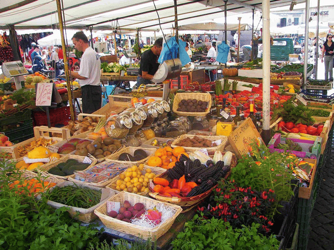 Campo de’ Fiori market, What to See and Do While at University in Rome, john cabot students, study abroad in Rome, what to do in Rome