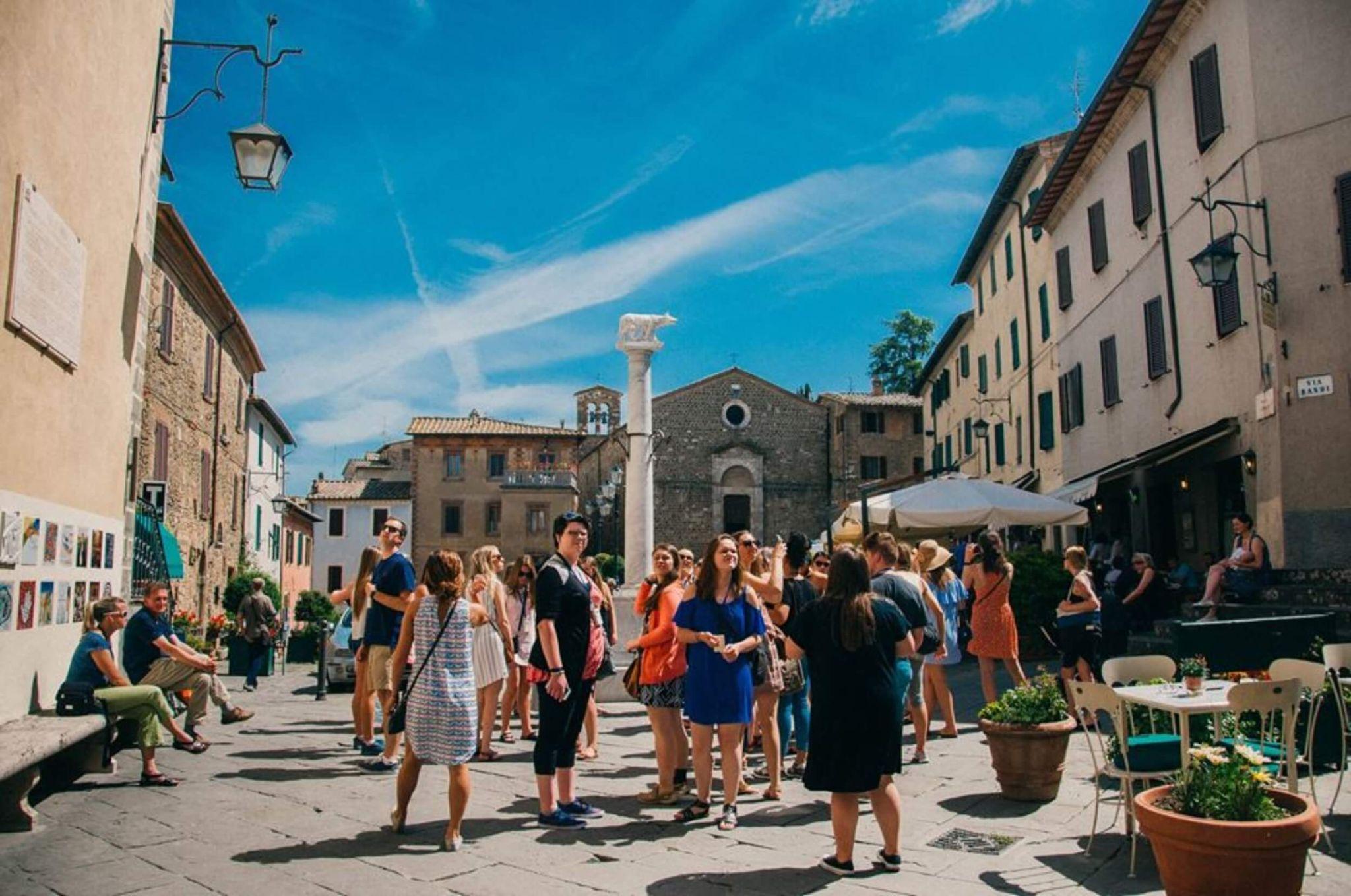 A group of JCU students on a trip in the streets of Italy.