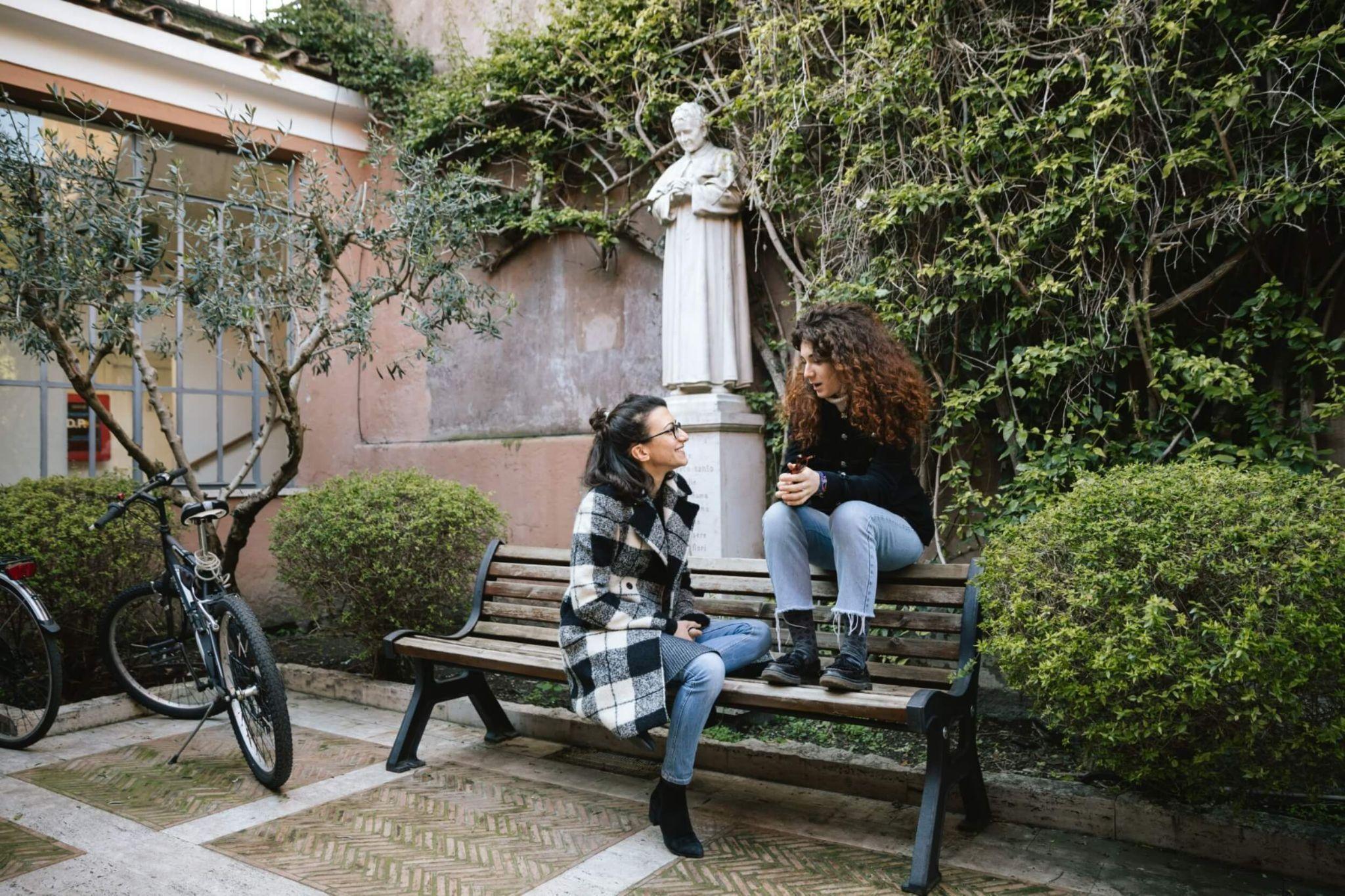 Two JCU students are discussing outside while studying entrepreneurship in Rome.