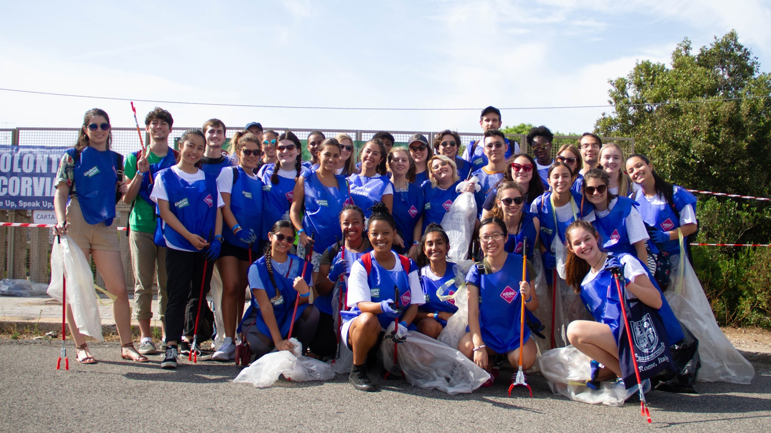 Students who volunteered to clean up the neighborhood