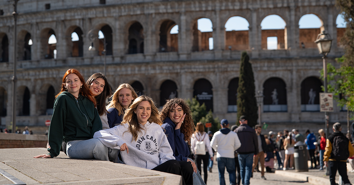 JCU study abroad students sightseeing in Rome